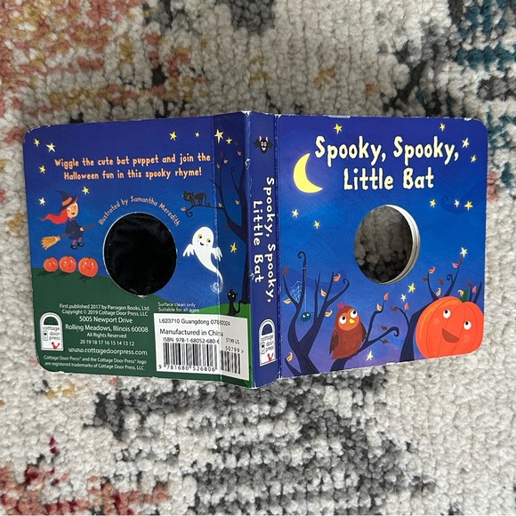 Baby Toddler Finger Puppet Halloween Board Book Spooky Spooky Little Bat - Picture 2 of 5